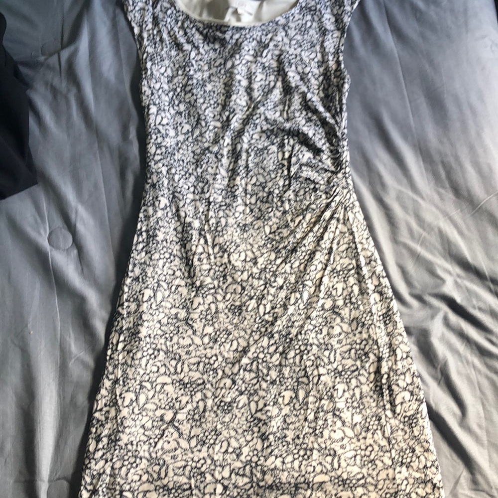 Sleeveless knee high dress